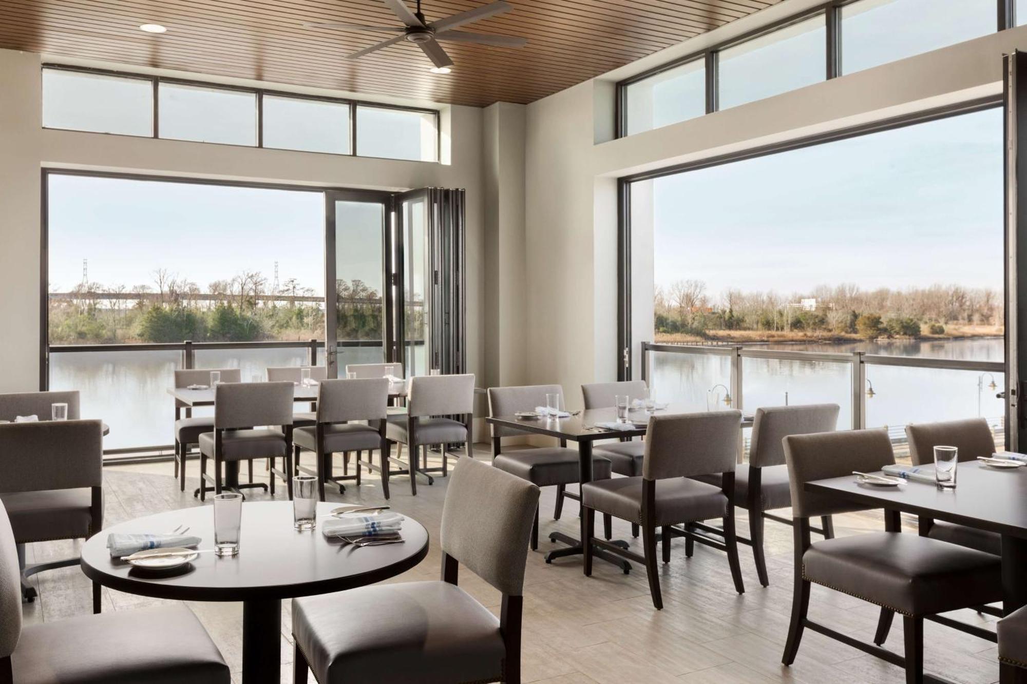 Embassy Suites By Hilton Wilmington Riverfront Exteriér fotografie