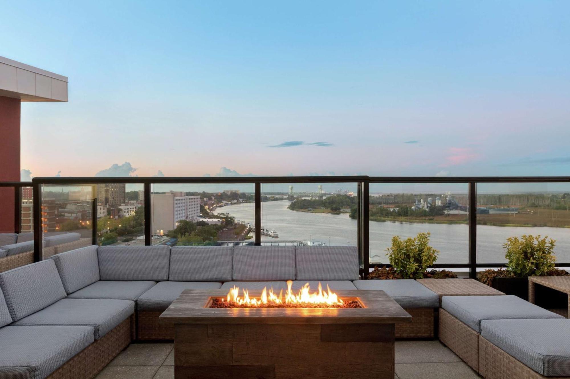 Embassy Suites By Hilton Wilmington Riverfront Exteriér fotografie